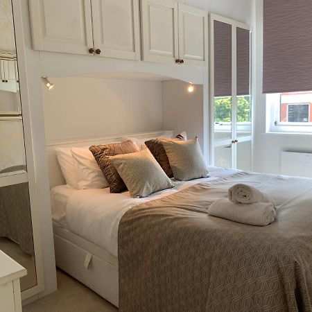 4 The Courtyard Central Windsor 2Br ภายนอก รูปภาพ