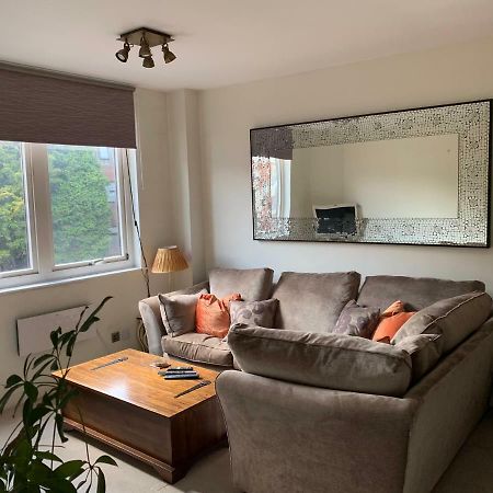 4 The Courtyard Central Windsor 2Br ภายนอก รูปภาพ
