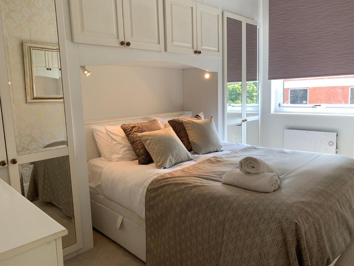 4 The Courtyard Central Windsor 2Br ภายนอก รูปภาพ