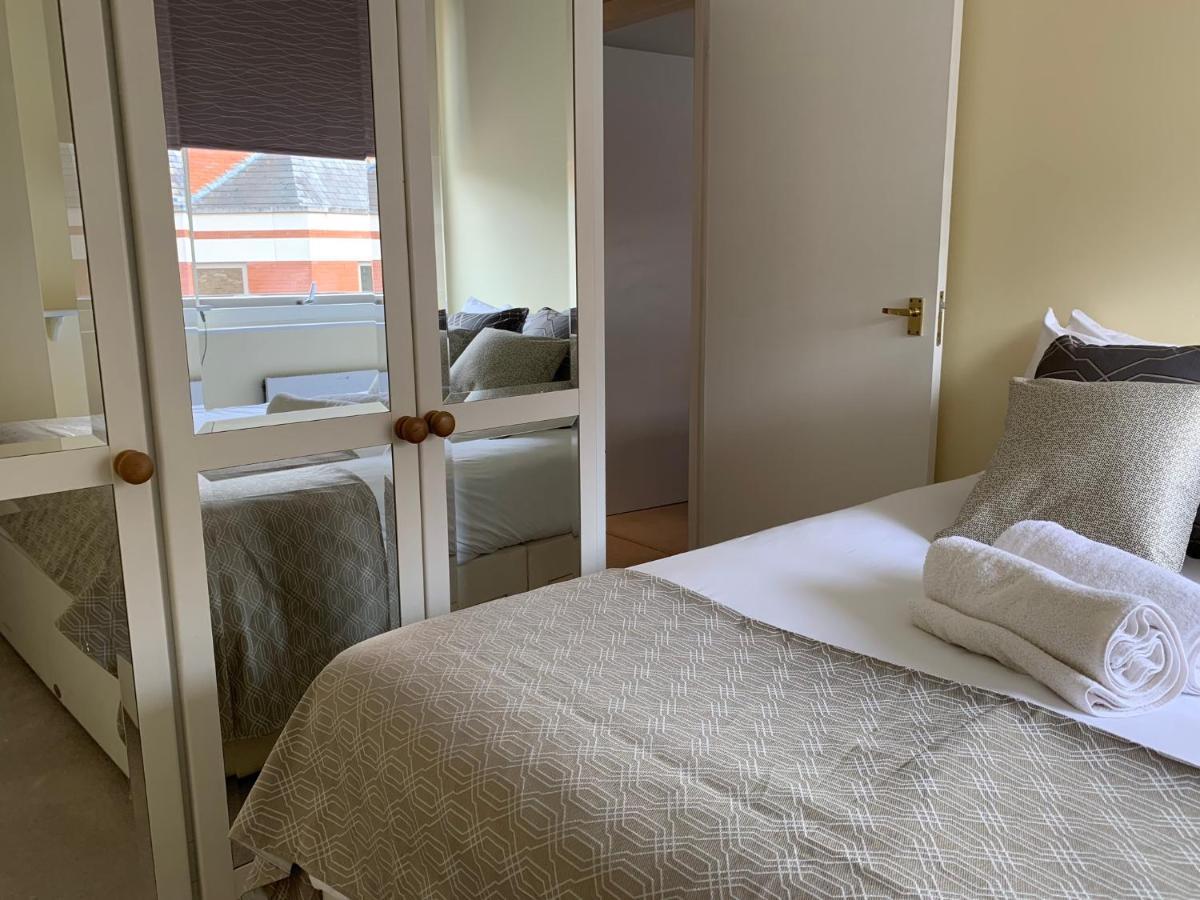 4 The Courtyard Central Windsor 2Br ภายนอก รูปภาพ