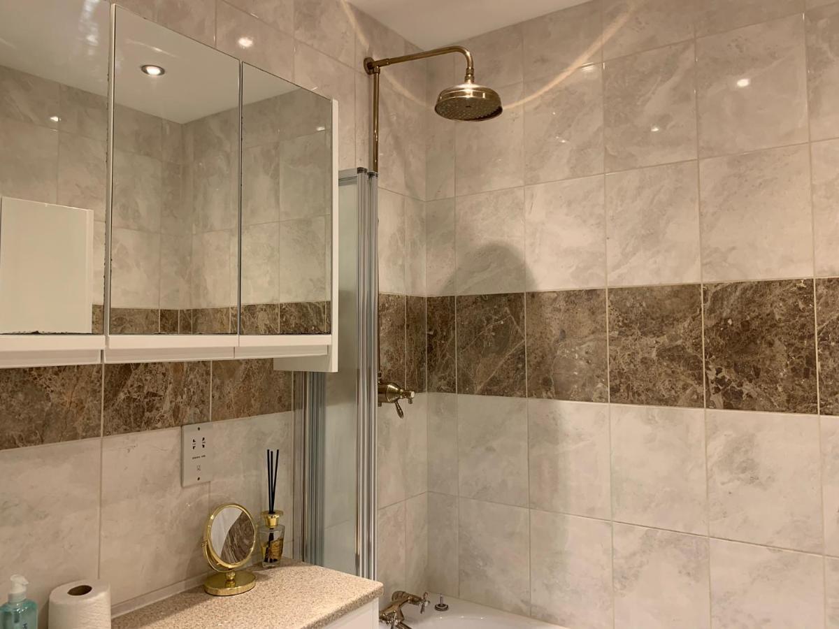 4 The Courtyard Central Windsor 2Br ภายนอก รูปภาพ