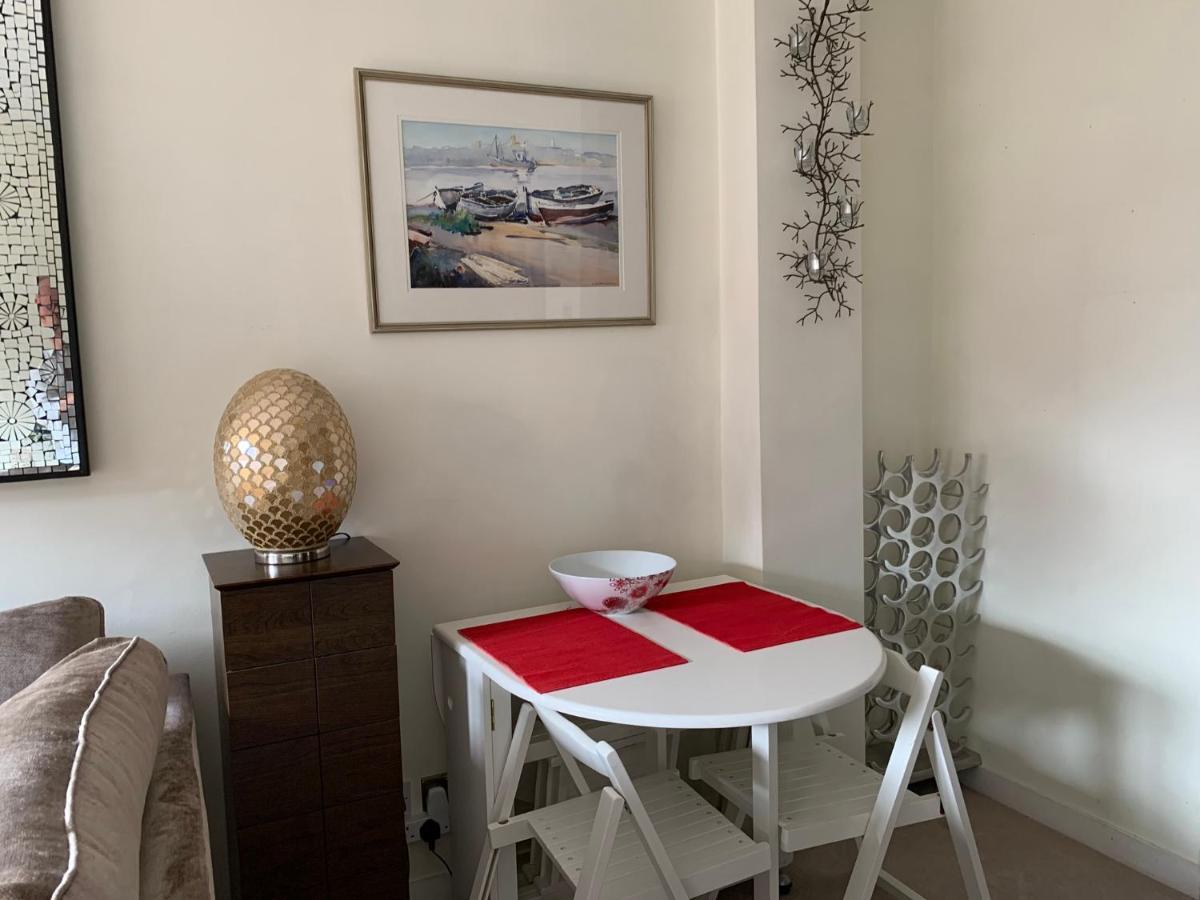 4 The Courtyard Central Windsor 2Br ภายนอก รูปภาพ
